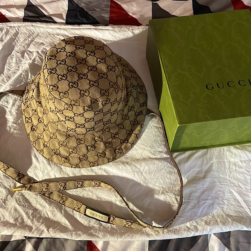 Gucci bucket hat